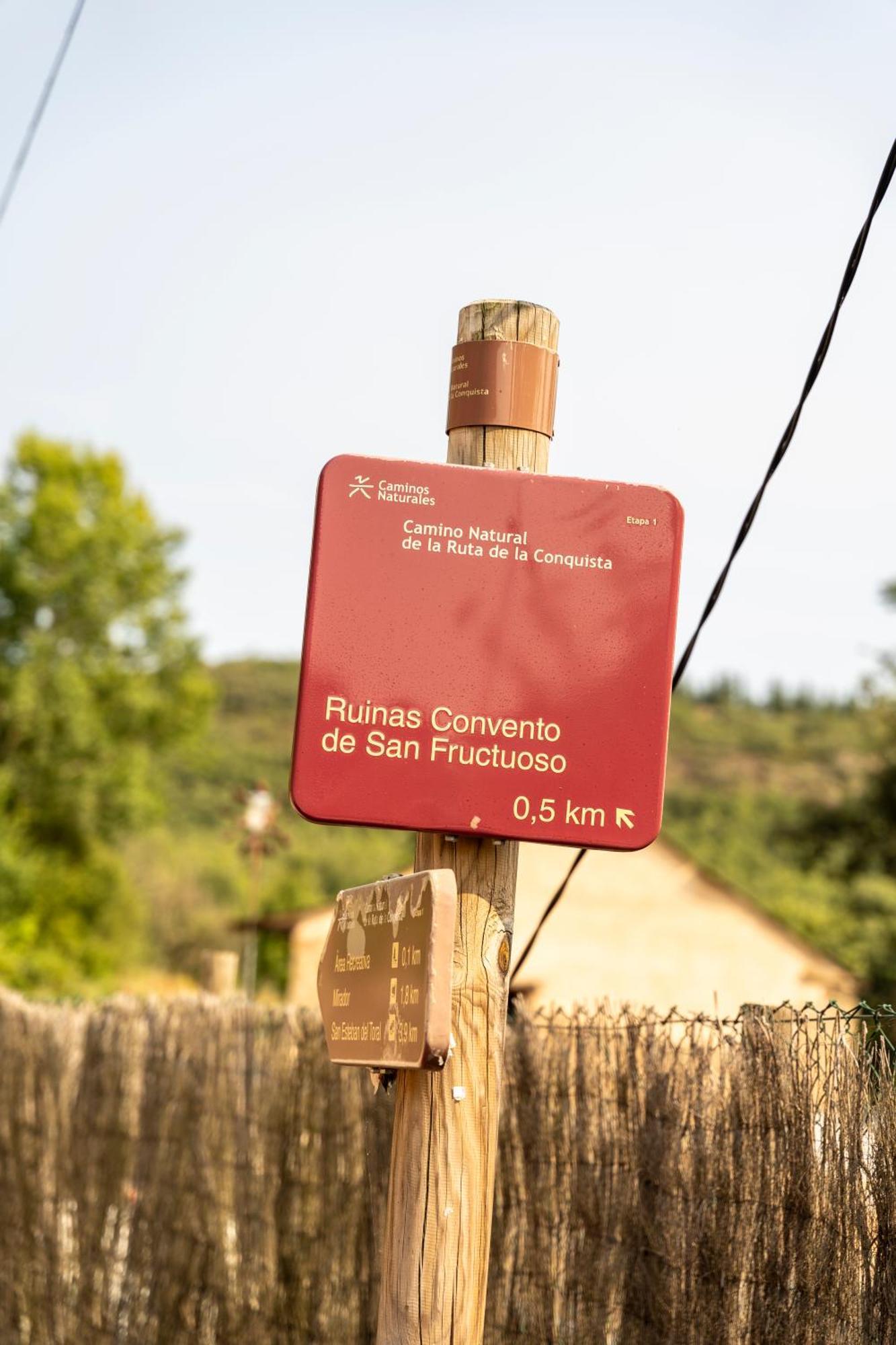 Casa De Turismo Rural Sardom3 Bembibre  ภายนอก รูปภาพ